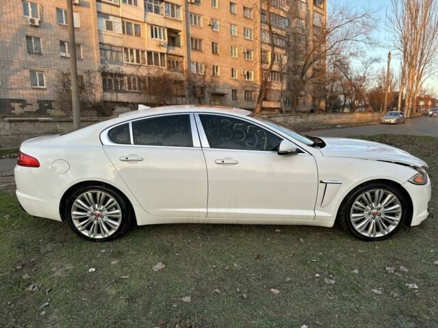 Белый Ягуар ХФ, объемом двигателя 0 л и пробегом 157 тыс. км за 7999 $, фото 2 на Automoto.ua