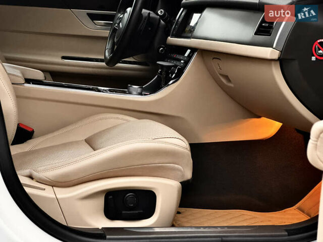 Білий Ягуар ХФ, об'ємом двигуна 3 л та пробігом 164 тис. км за 17500 $, фото 33 на Automoto.ua