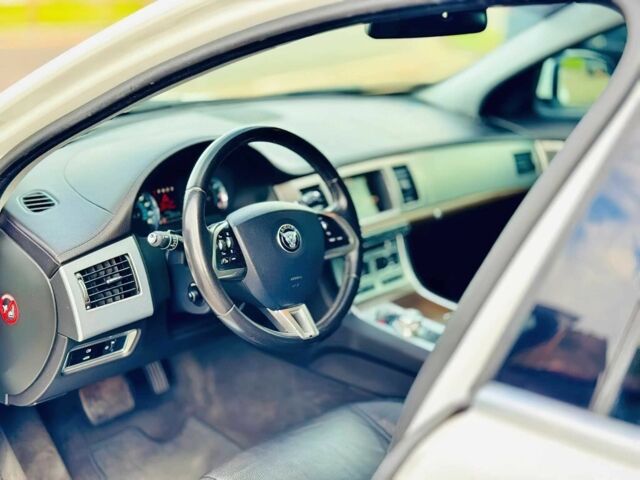 Білий Ягуар ХФ, об'ємом двигуна 2 л та пробігом 77 тис. км за 11000 $, фото 8 на Automoto.ua