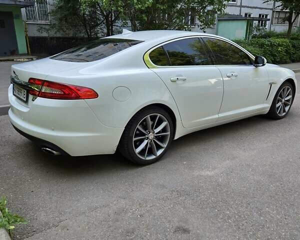 Белый Ягуар ХФ, объемом двигателя 3 л и пробегом 143 тыс. км за 13800 $, фото 14 на Automoto.ua