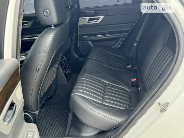 Белый Ягуар ХФ, объемом двигателя 2.99 л и пробегом 150 тыс. км за 32999 $, фото 49 на Automoto.ua