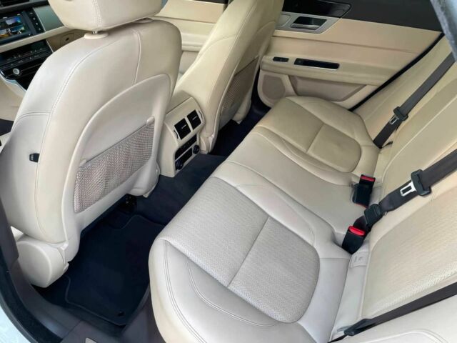 Белый Ягуар ХФ, объемом двигателя 3 л и пробегом 71 тыс. км за 14000 $, фото 12 на Automoto.ua