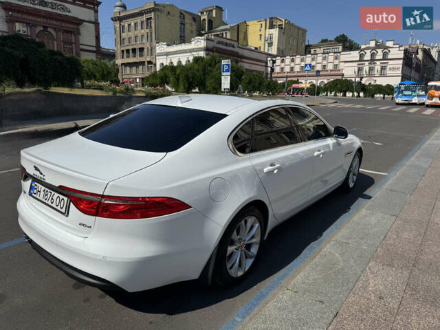 Белый Ягуар ХФ, объемом двигателя 2 л и пробегом 62 тыс. км за 16500 $, фото 2 на Automoto.ua