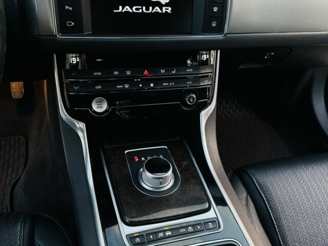 Ягуар ХФ 2016 в Ивано-Франковске на Automoto.ua Белый Ягуар ХФ, объемом двигателя 3 л и пробегом 72 тыс. км за 13300 $, фото 7 на Automoto.ua