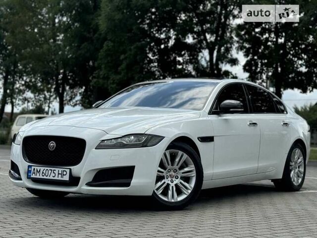 Белый Ягуар ХФ, объемом двигателя 2.99 л и пробегом 150 тыс. км за 32999 $, фото 65 на Automoto.ua