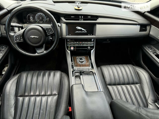 Белый Ягуар ХФ, объемом двигателя 2.99 л и пробегом 150 тыс. км за 32999 $, фото 57 на Automoto.ua