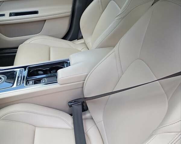 Білий Ягуар ХФ, об'ємом двигуна 2 л та пробігом 30 тис. км за 20000 $, фото 15 на Automoto.ua