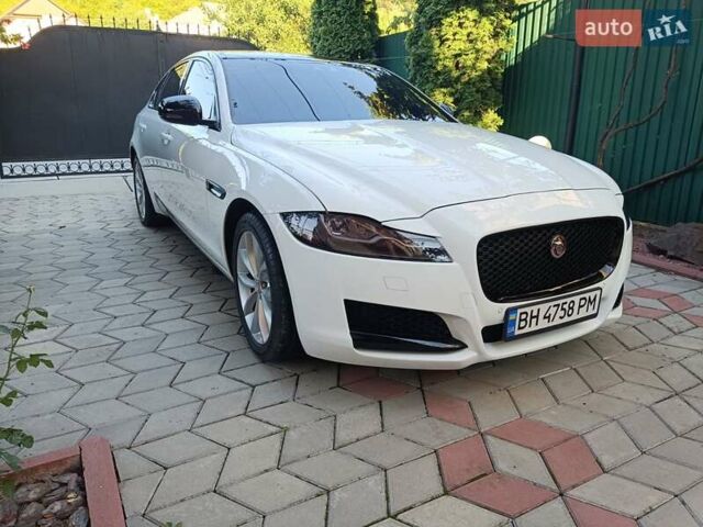 Белый Ягуар ХФ, объемом двигателя 2 л и пробегом 94 тыс. км за 17700 $, фото 3 на Automoto.ua