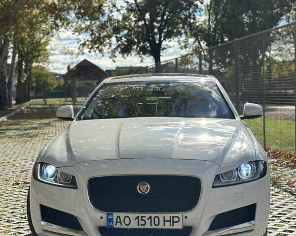 Белый Ягуар ХФ, объемом двигателя 2 л и пробегом 155 тыс. км за 17700 $, фото 1 на Automoto.ua