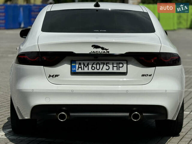 Белый Ягуар ХФ, объемом двигателя 2.99 л и пробегом 150 тыс. км за 32999 $, фото 8 на Automoto.ua