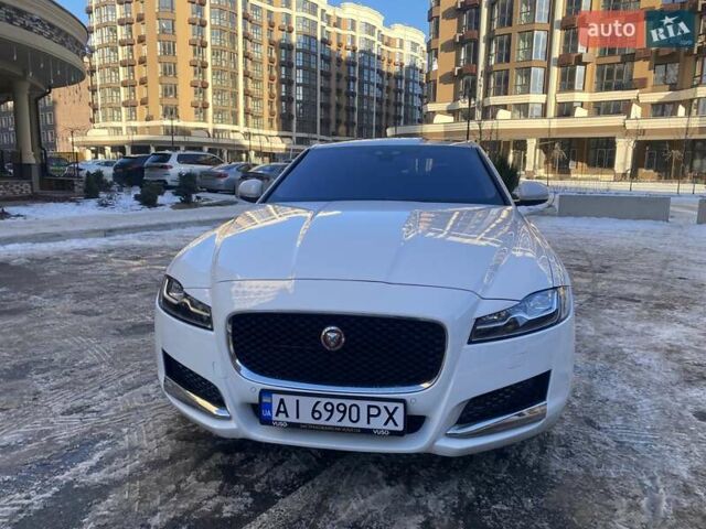 Белый Ягуар ХФ, объемом двигателя 2 л и пробегом 130 тыс. км за 20000 $, фото 1 на Automoto.ua