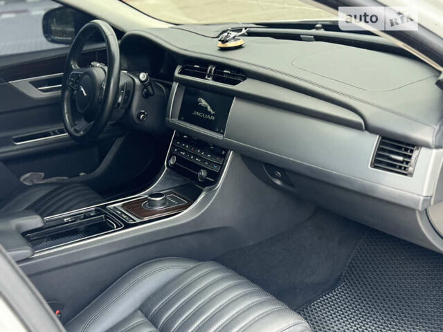 Белый Ягуар ХФ, объемом двигателя 2.99 л и пробегом 150 тыс. км за 32999 $, фото 35 на Automoto.ua