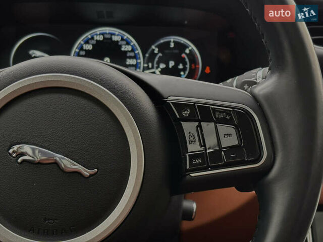 Белый Ягуар ХФ, объемом двигателя 2.99 л и пробегом 99 тыс. км за 28800 $, фото 24 на Automoto.ua