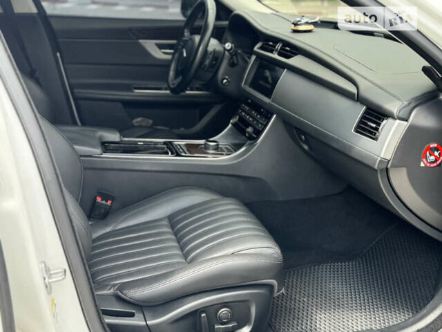 Белый Ягуар ХФ, объемом двигателя 2.99 л и пробегом 150 тыс. км за 32999 $, фото 41 на Automoto.ua