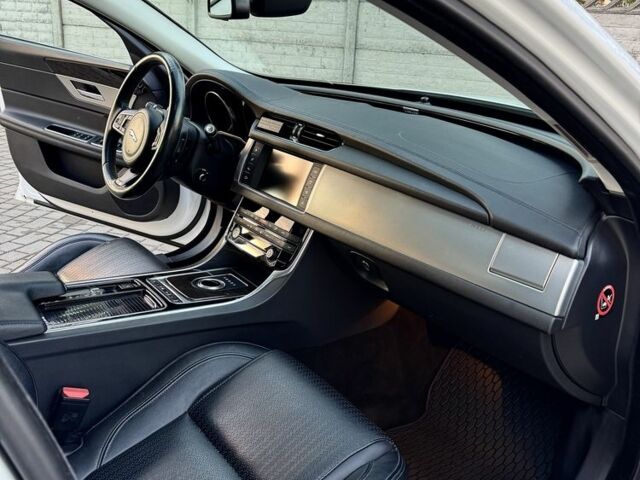Ягуар ХФ 2016 в Ивано-Франковске на Automoto.ua Белый Ягуар ХФ, объемом двигателя 3 л и пробегом 72 тыс. км за 13300 $, фото 3 на Automoto.ua