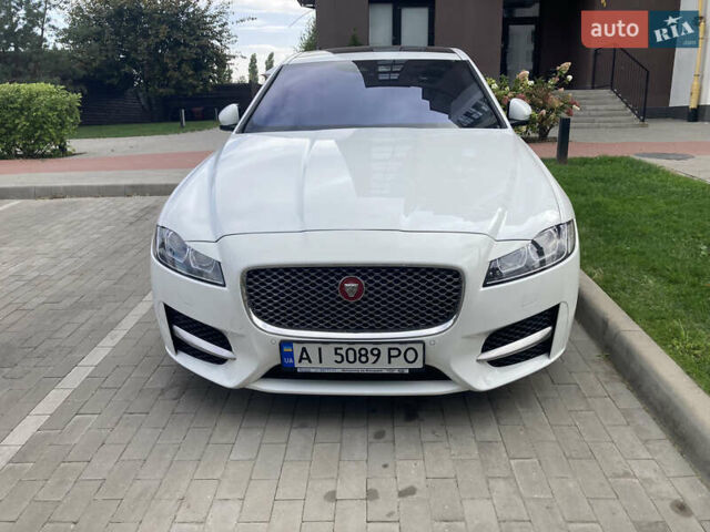 Белый Ягуар ХФ, объемом двигателя 3 л и пробегом 140 тыс. км за 16900 $, фото 1 на Automoto.ua