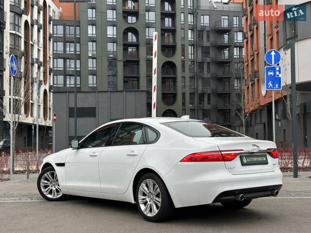 Белый Ягуар ХФ, объемом двигателя 2.99 л и пробегом 99 тыс. км за 28800 $, фото 1 на Automoto.ua