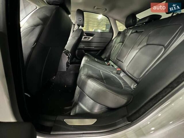 Білий Ягуар ХФ, об'ємом двигуна 2 л та пробігом 62 тис. км за 15500 $, фото 37 на Automoto.ua