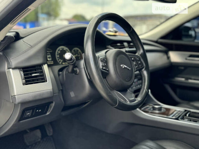 Белый Ягуар ХФ, объемом двигателя 2.99 л и пробегом 150 тыс. км за 32999 $, фото 64 на Automoto.ua