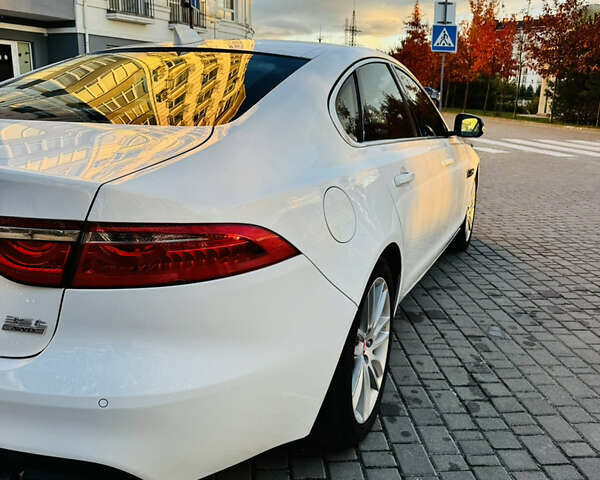 Белый Ягуар ХФ, объемом двигателя 3 л и пробегом 72 тыс. км за 13300 $, фото 4 на Automoto.ua