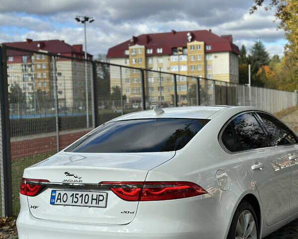 Белый Ягуар ХФ, объемом двигателя 2 л и пробегом 155 тыс. км за 17700 $, фото 5 на Automoto.ua