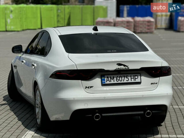 Белый Ягуар ХФ, объемом двигателя 2.99 л и пробегом 150 тыс. км за 32999 $, фото 22 на Automoto.ua