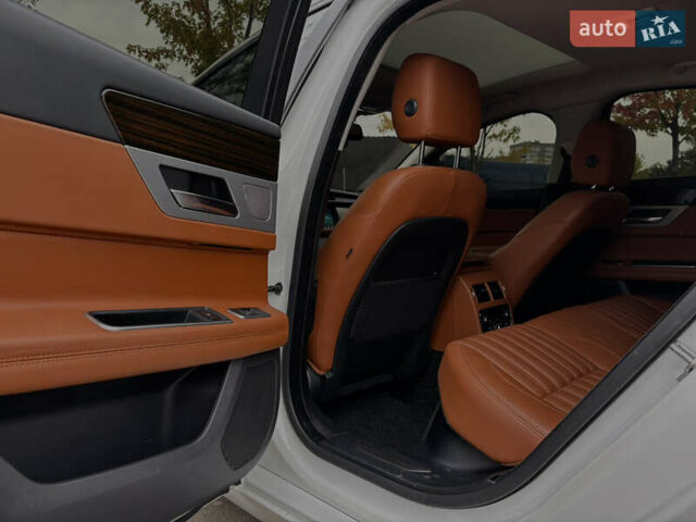 Белый Ягуар ХФ, объемом двигателя 2.99 л и пробегом 99 тыс. км за 28800 $, фото 17 на Automoto.ua