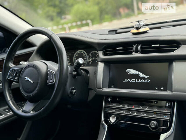 Белый Ягуар ХФ, объемом двигателя 2.99 л и пробегом 150 тыс. км за 32999 $, фото 36 на Automoto.ua