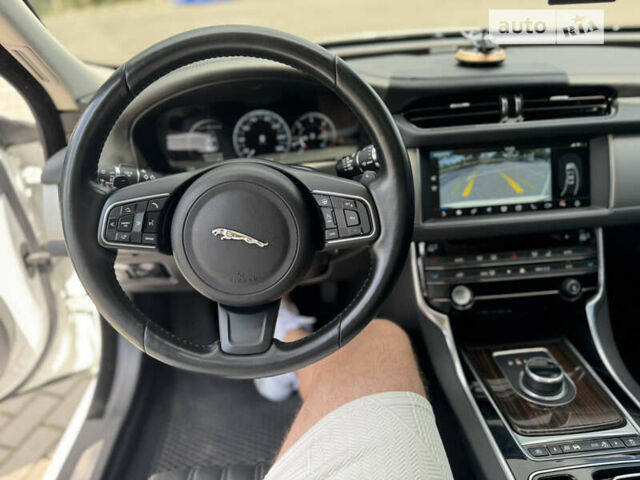 Белый Ягуар ХФ, объемом двигателя 2.99 л и пробегом 150 тыс. км за 32999 $, фото 31 на Automoto.ua