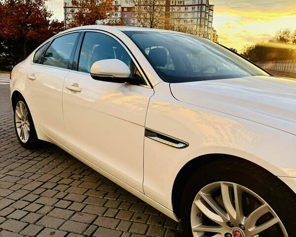 Белый Ягуар ХФ, объемом двигателя 3 л и пробегом 72 тыс. км за 13300 $, фото 3 на Automoto.ua