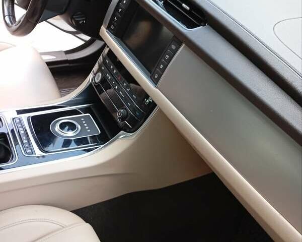 Білий Ягуар ХФ, об'ємом двигуна 2 л та пробігом 30 тис. км за 20000 $, фото 19 на Automoto.ua