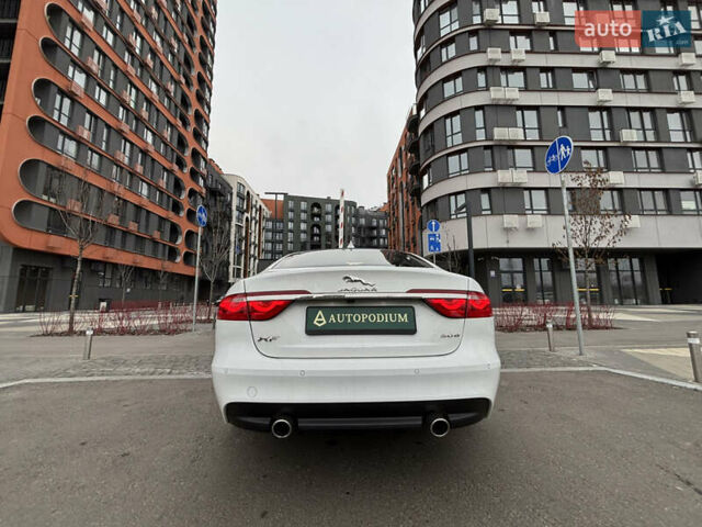 Белый Ягуар ХФ, объемом двигателя 2.99 л и пробегом 99 тыс. км за 28800 $, фото 10 на Automoto.ua