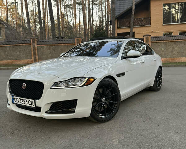 Белый Ягуар ХФ, объемом двигателя 3 л и пробегом 118 тыс. км за 18500 $, фото 1 на Automoto.ua