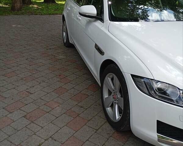 Білий Ягуар ХФ, об'ємом двигуна 2 л та пробігом 30 тис. км за 20000 $, фото 3 на Automoto.ua