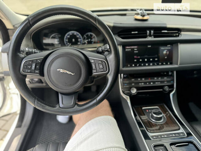 Белый Ягуар ХФ, объемом двигателя 2.99 л и пробегом 150 тыс. км за 32999 $, фото 29 на Automoto.ua