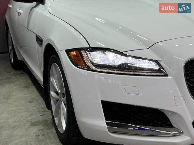 Білий Ягуар ХФ, об'ємом двигуна 2 л та пробігом 62 тис. км за 15500 $, фото 2 на Automoto.ua