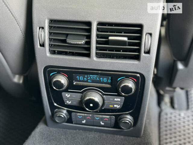 Белый Ягуар ХФ, объемом двигателя 2.99 л и пробегом 150 тыс. км за 32999 $, фото 63 на Automoto.ua