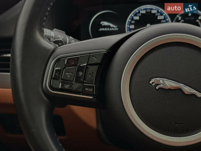 Белый Ягуар ХФ, объемом двигателя 2.99 л и пробегом 99 тыс. км за 28800 $, фото 25 на Automoto.ua