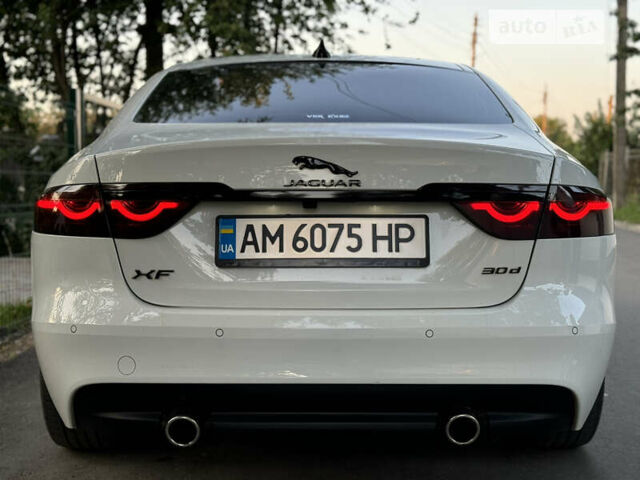 Белый Ягуар ХФ, объемом двигателя 2.99 л и пробегом 150 тыс. км за 32999 $, фото 17 на Automoto.ua