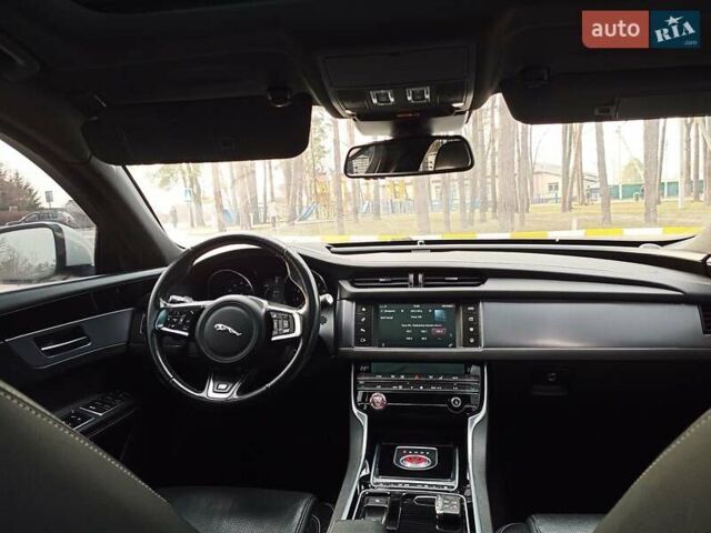 Белый Ягуар ХФ, объемом двигателя 3 л и пробегом 101 тыс. км за 17800 $, фото 24 на Automoto.ua