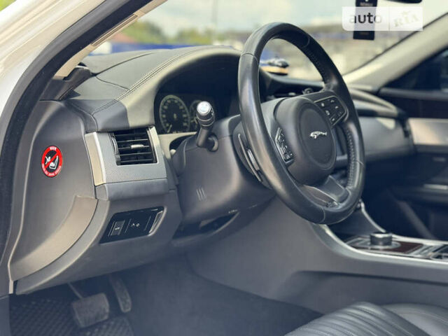 Белый Ягуар ХФ, объемом двигателя 2.99 л и пробегом 150 тыс. км за 32999 $, фото 28 на Automoto.ua