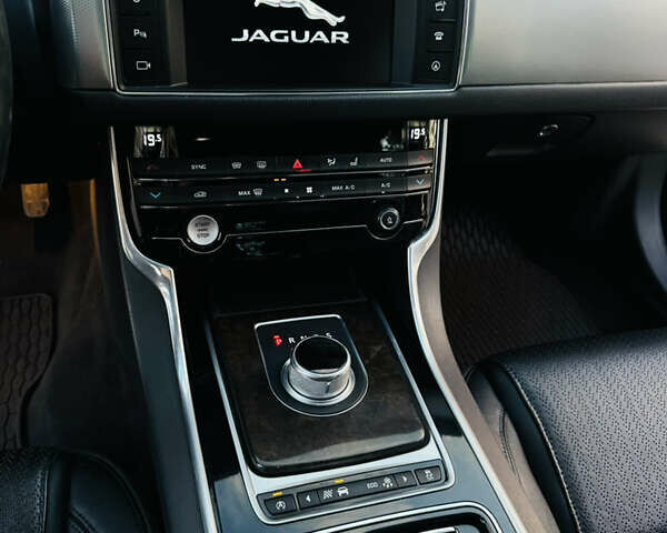 Белый Ягуар ХФ, объемом двигателя 3 л и пробегом 72 тыс. км за 13300 $, фото 10 на Automoto.ua