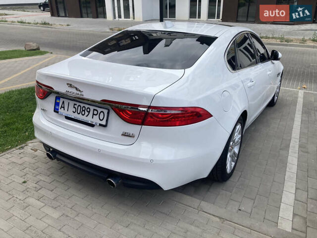 Белый Ягуар ХФ, объемом двигателя 3 л и пробегом 140 тыс. км за 16900 $, фото 5 на Automoto.ua