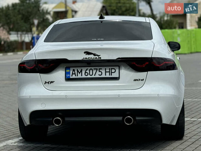 Белый Ягуар ХФ, объемом двигателя 2.99 л и пробегом 150 тыс. км за 32999 $, фото 23 на Automoto.ua