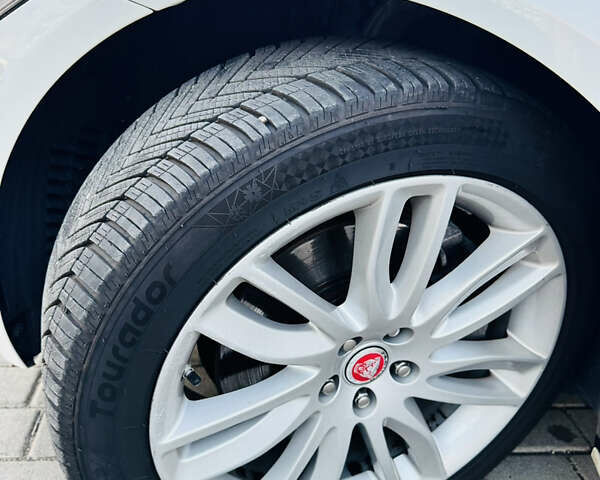 Белый Ягуар ХФ, объемом двигателя 3 л и пробегом 72 тыс. км за 13300 $, фото 16 на Automoto.ua