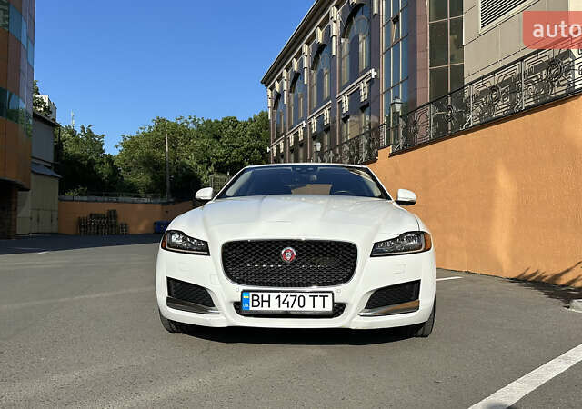 Белый Ягуар ХФ, объемом двигателя 3 л и пробегом 99 тыс. км за 16500 $, фото 2 на Automoto.ua