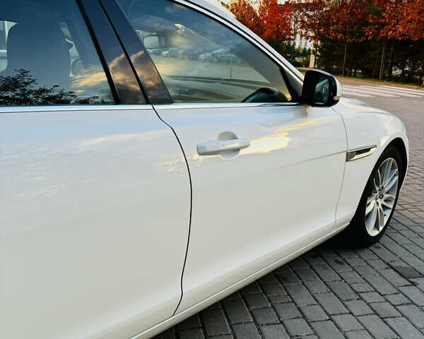 Белый Ягуар ХФ, объемом двигателя 3 л и пробегом 72 тыс. км за 13300 $, фото 5 на Automoto.ua