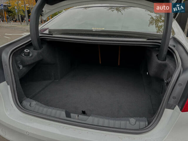 Белый Ягуар ХФ, объемом двигателя 2.99 л и пробегом 99 тыс. км за 28800 $, фото 33 на Automoto.ua