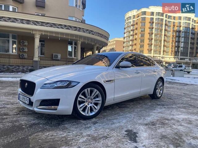 Белый Ягуар ХФ, объемом двигателя 2 л и пробегом 130 тыс. км за 20000 $, фото 2 на Automoto.ua