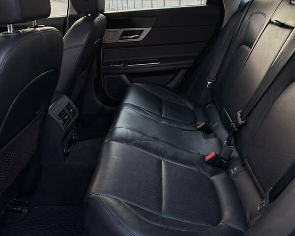 Белый Ягуар ХФ, объемом двигателя 3 л и пробегом 72 тыс. км за 13300 $, фото 14 на Automoto.ua